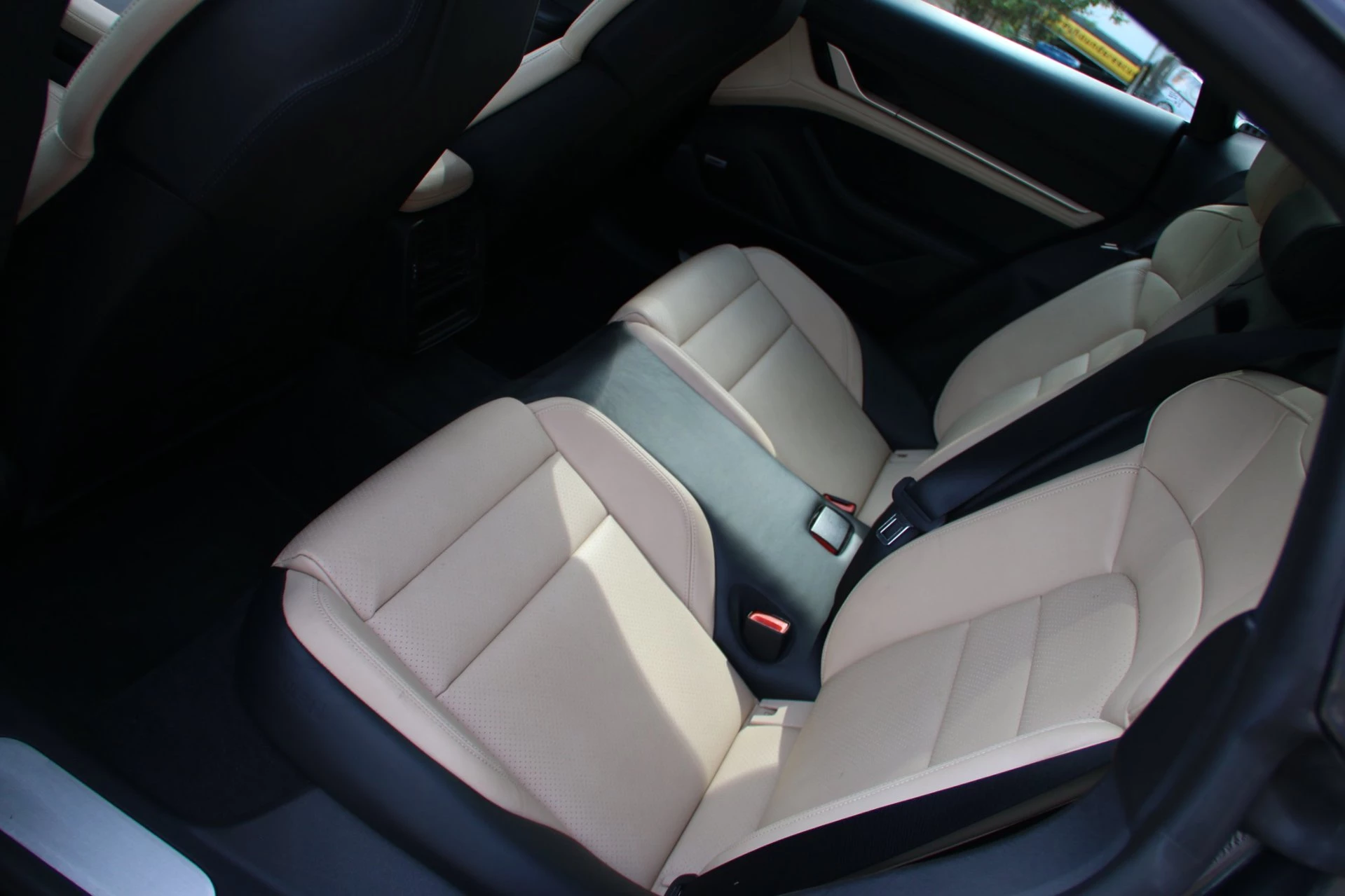 Hoofdafbeelding Porsche Taycan