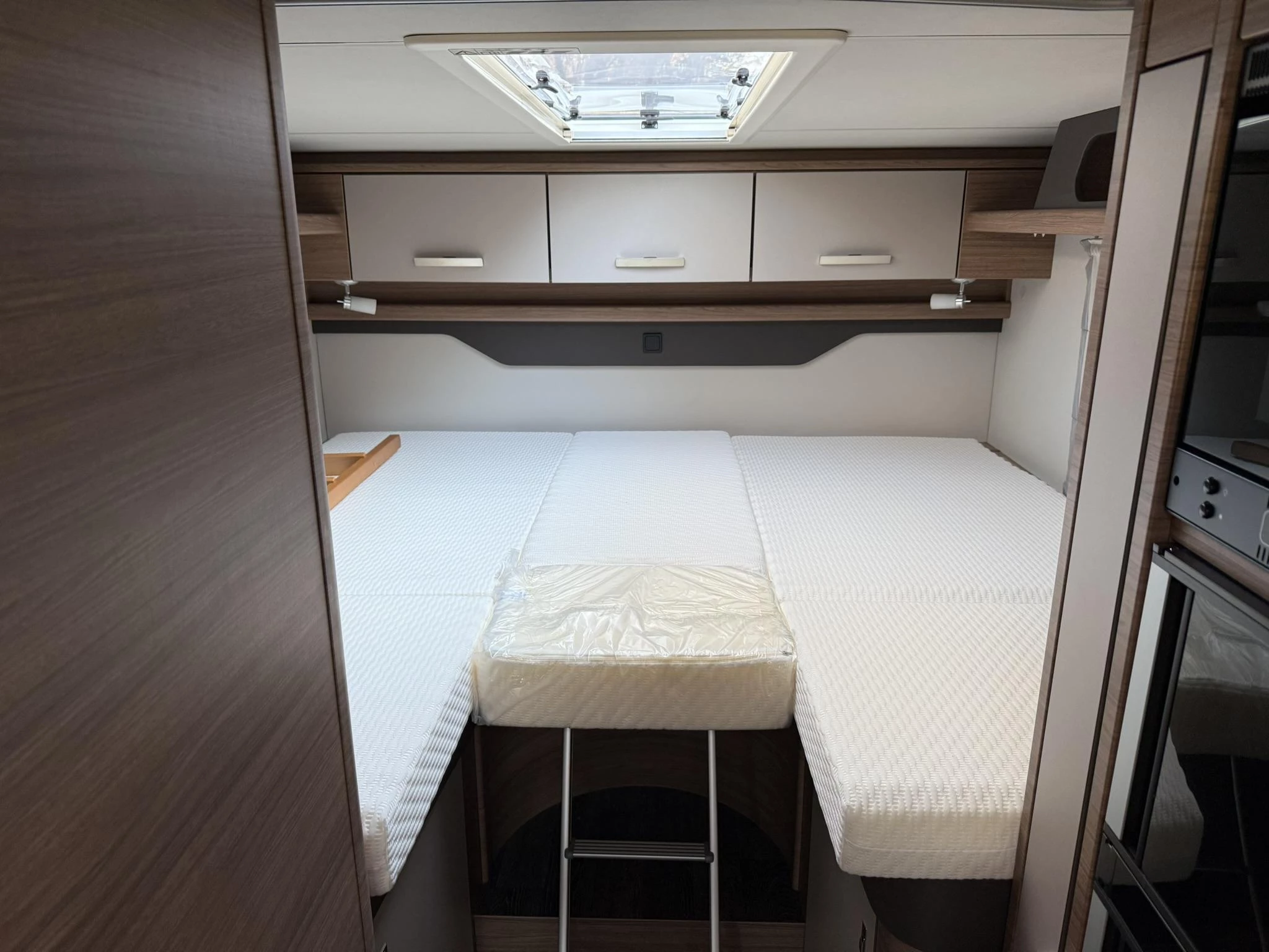 Hoofdafbeelding Knaus R12 700 MEG Live 3300Km. Nieuwstaat, zeer compleet