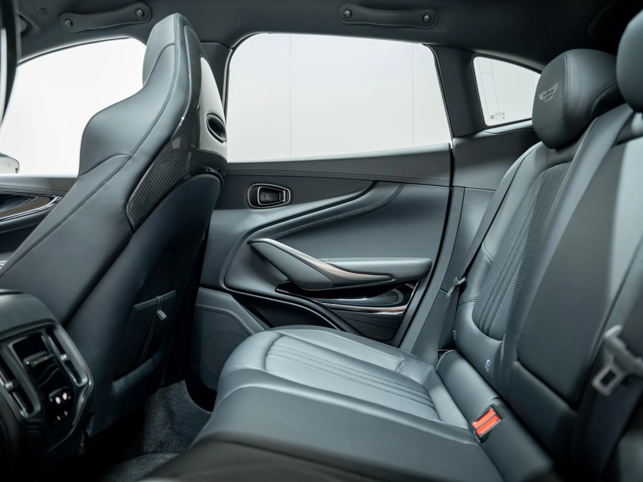 Hoofdafbeelding Aston Martin DBX