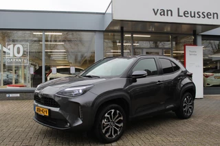 Hoofdafbeelding Toyota Yaris Cross Toyota Yaris Cross 1.5 Hybrid 115 FIRST EDITION APPLE/ANDROID 17"LM-VELGEN PRIVACYGLASS KEYLESS STOEL/VOORRUIT&STUURVERW. LED