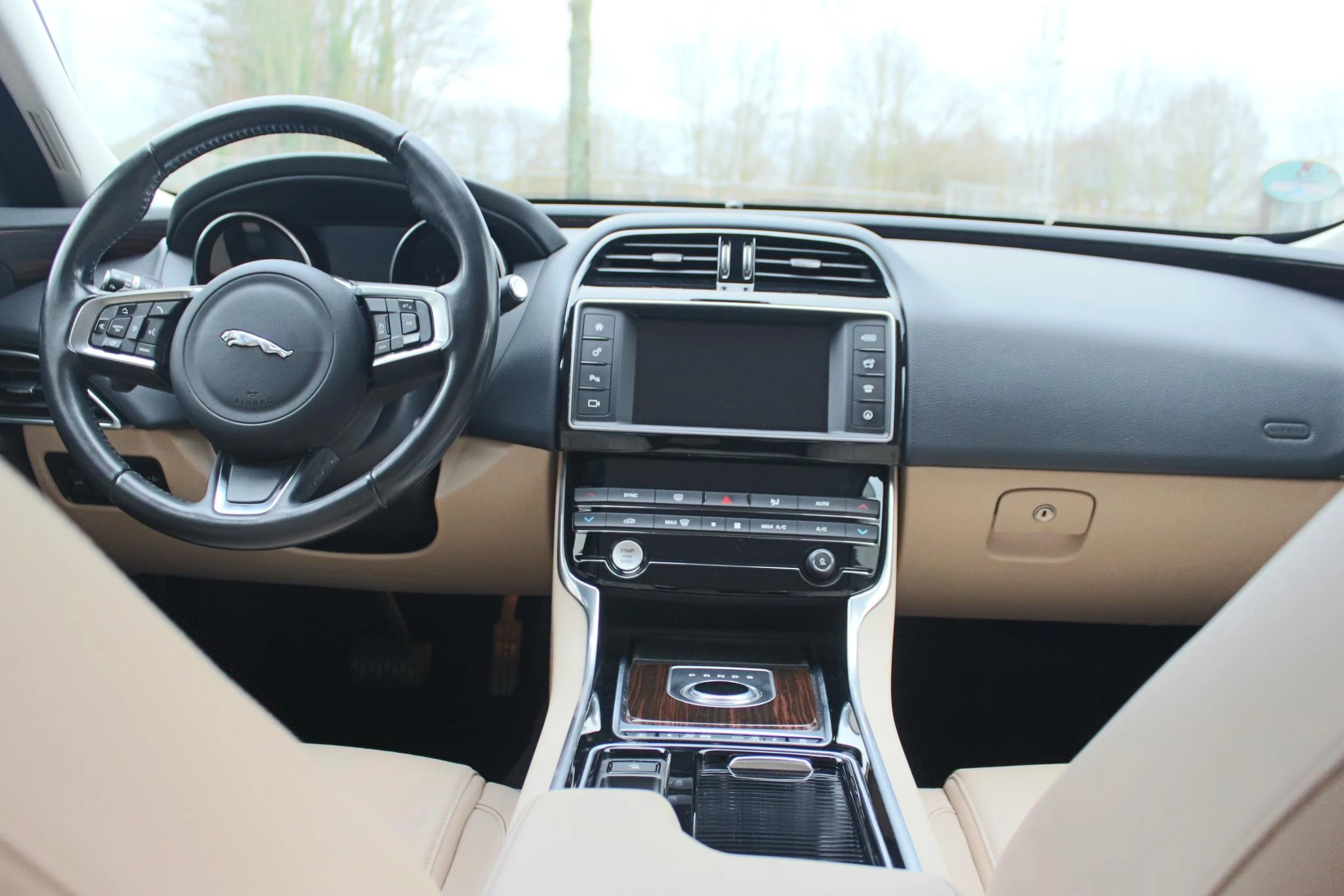 Hoofdafbeelding Jaguar XE