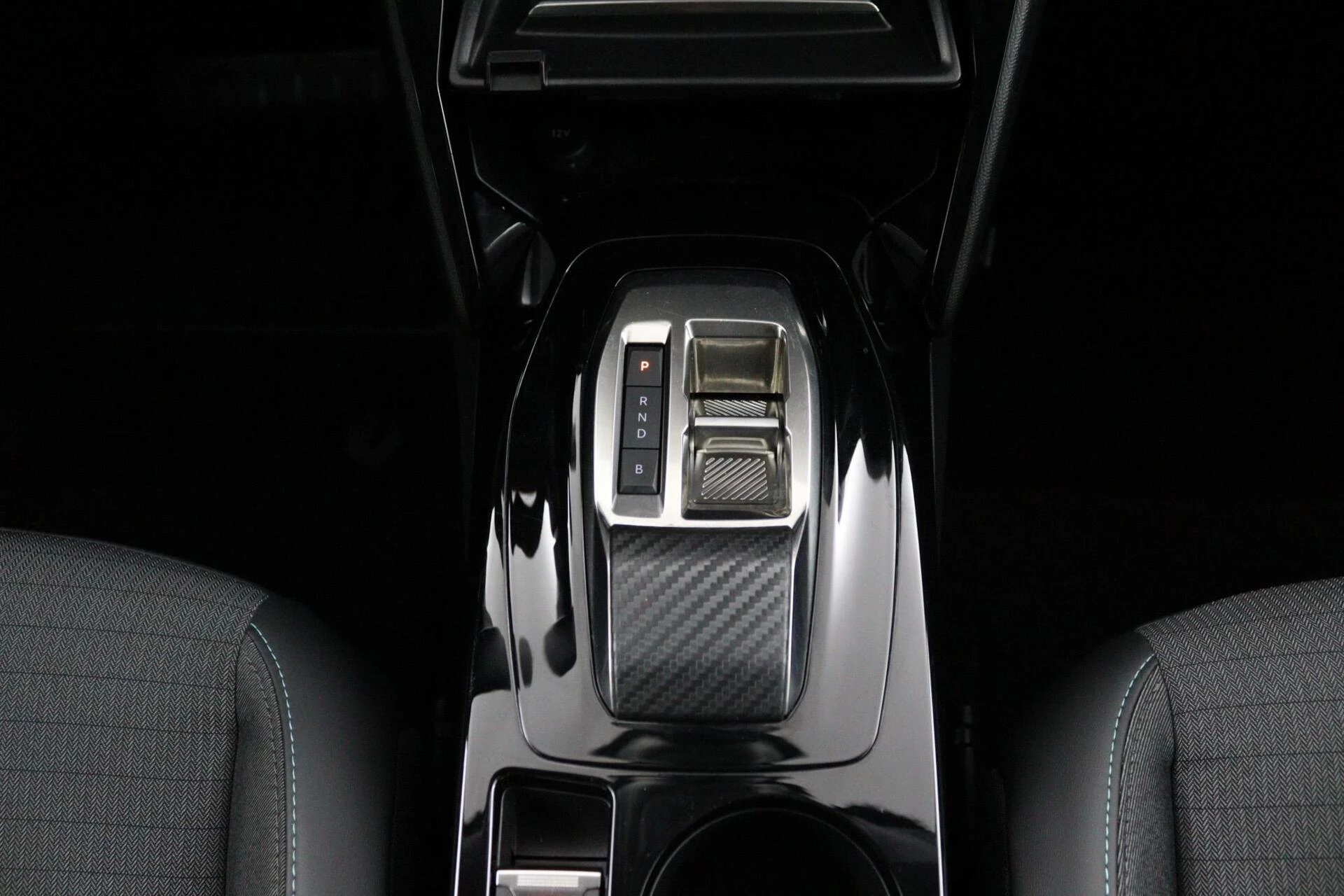 Hoofdafbeelding Peugeot e-2008