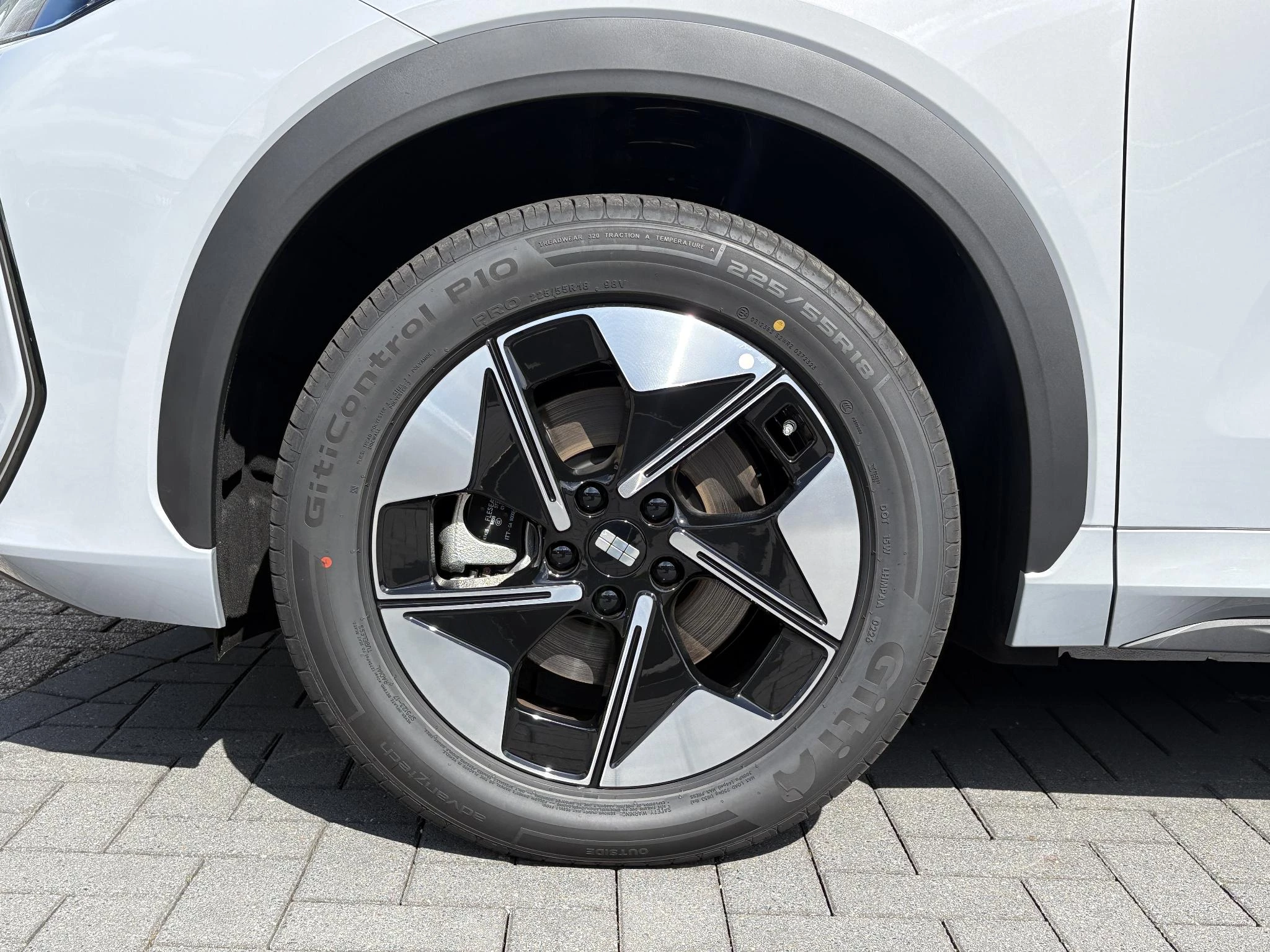 Hoofdafbeelding Geely E5