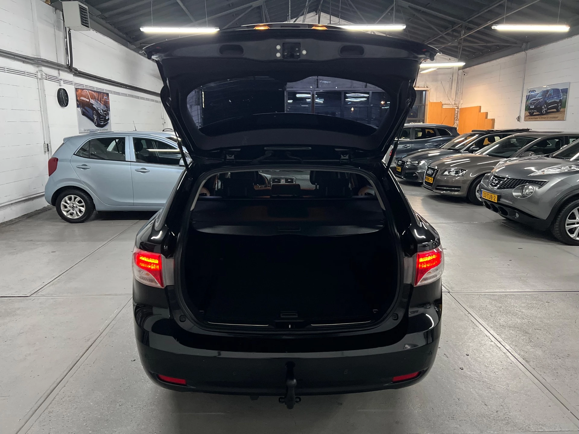 Hoofdafbeelding Toyota Avensis