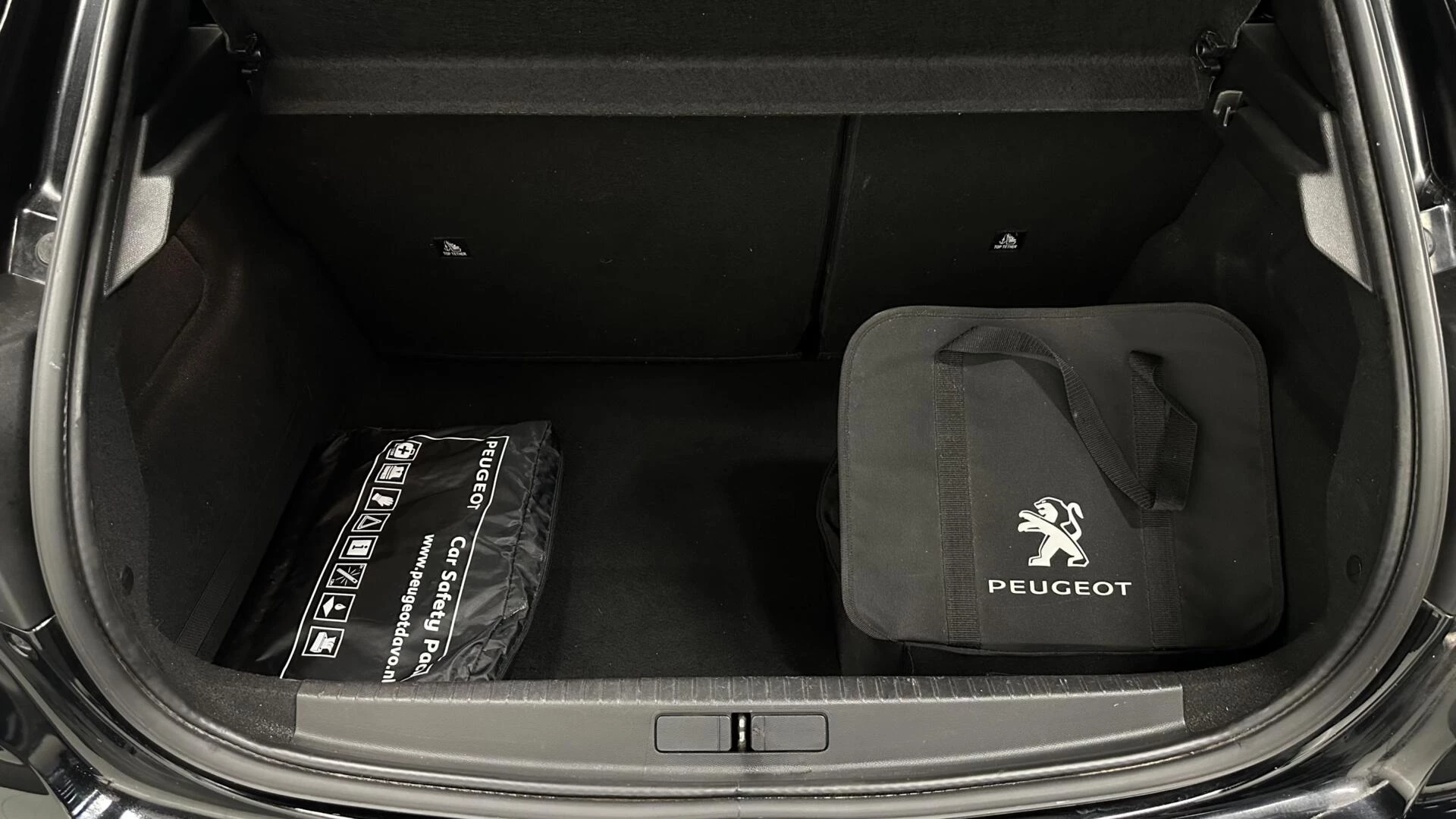 Hoofdafbeelding Peugeot e-208