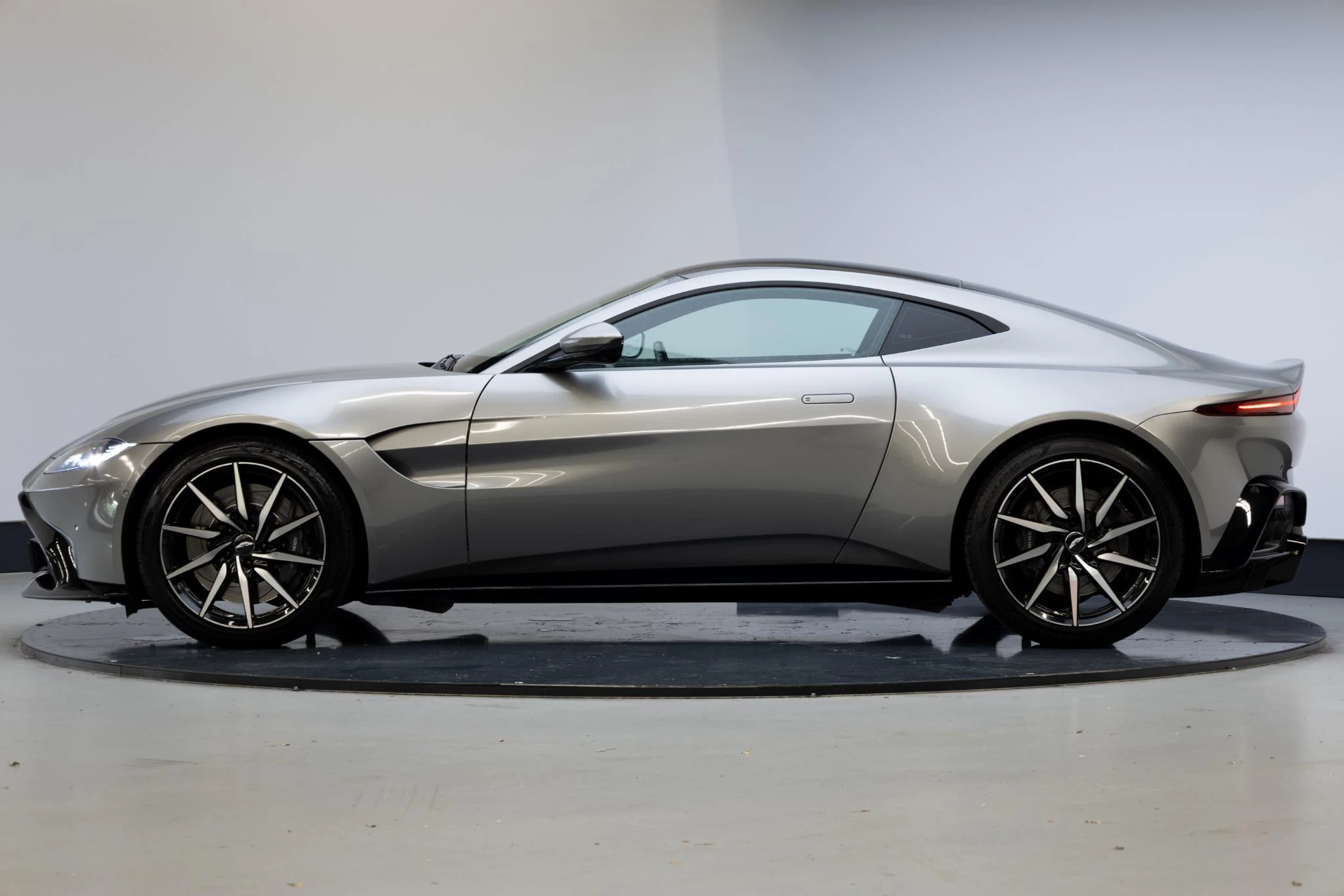 Hoofdafbeelding Aston Martin V8 Vantage