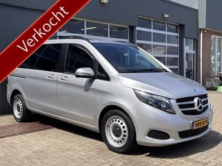 Hoofdafbeelding Mercedes-Benz V-Klasse Mercedes-Benz V-Klasse 220d Airco Cruise control Trekhaak 2500kg Bluetooth telefoon voorbereiding Stuurwielbedinging 2-Persoons schuifdeur Parkeersensoren voor en achter Euro 6