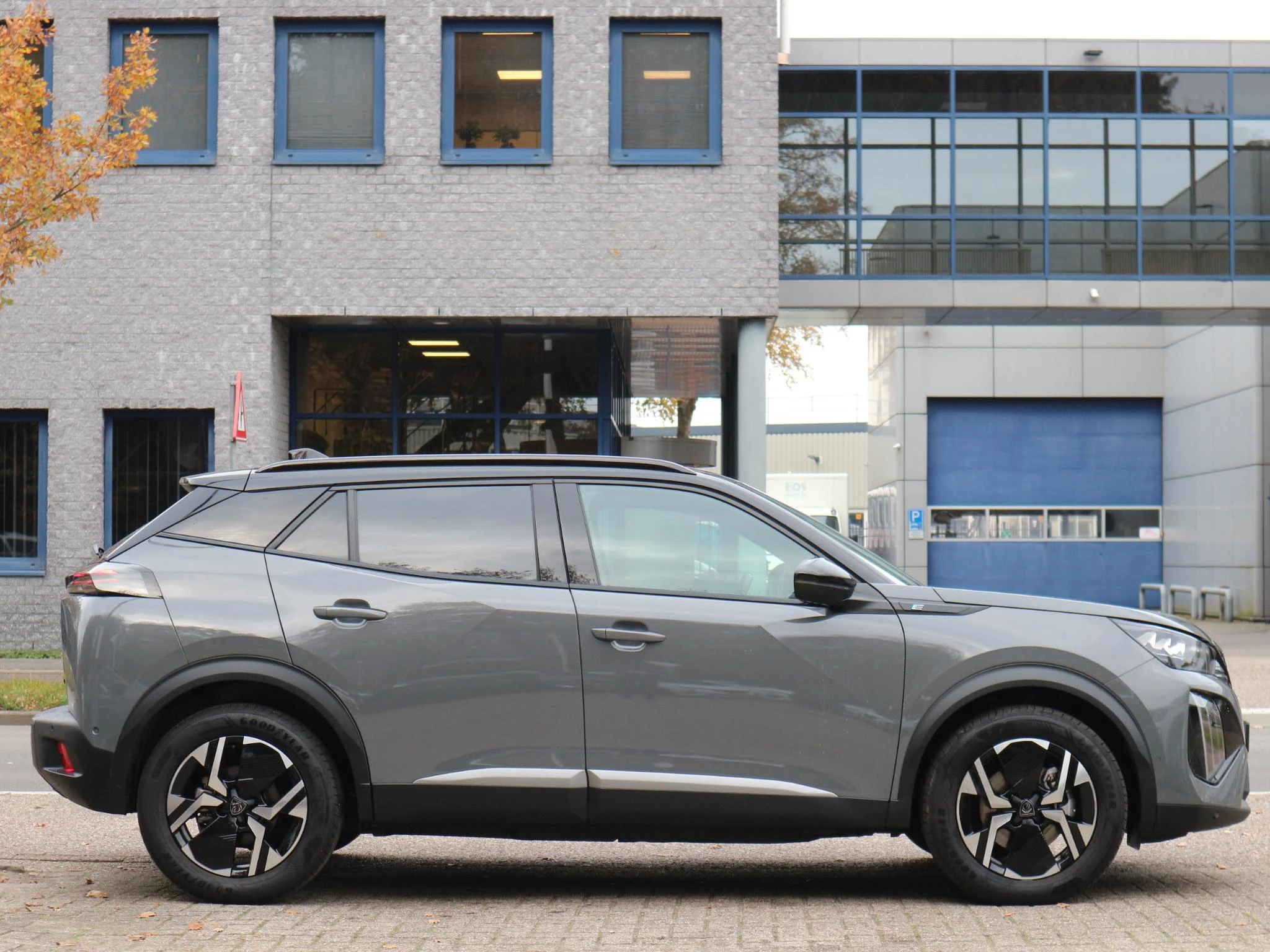 Hoofdafbeelding Peugeot e-2008