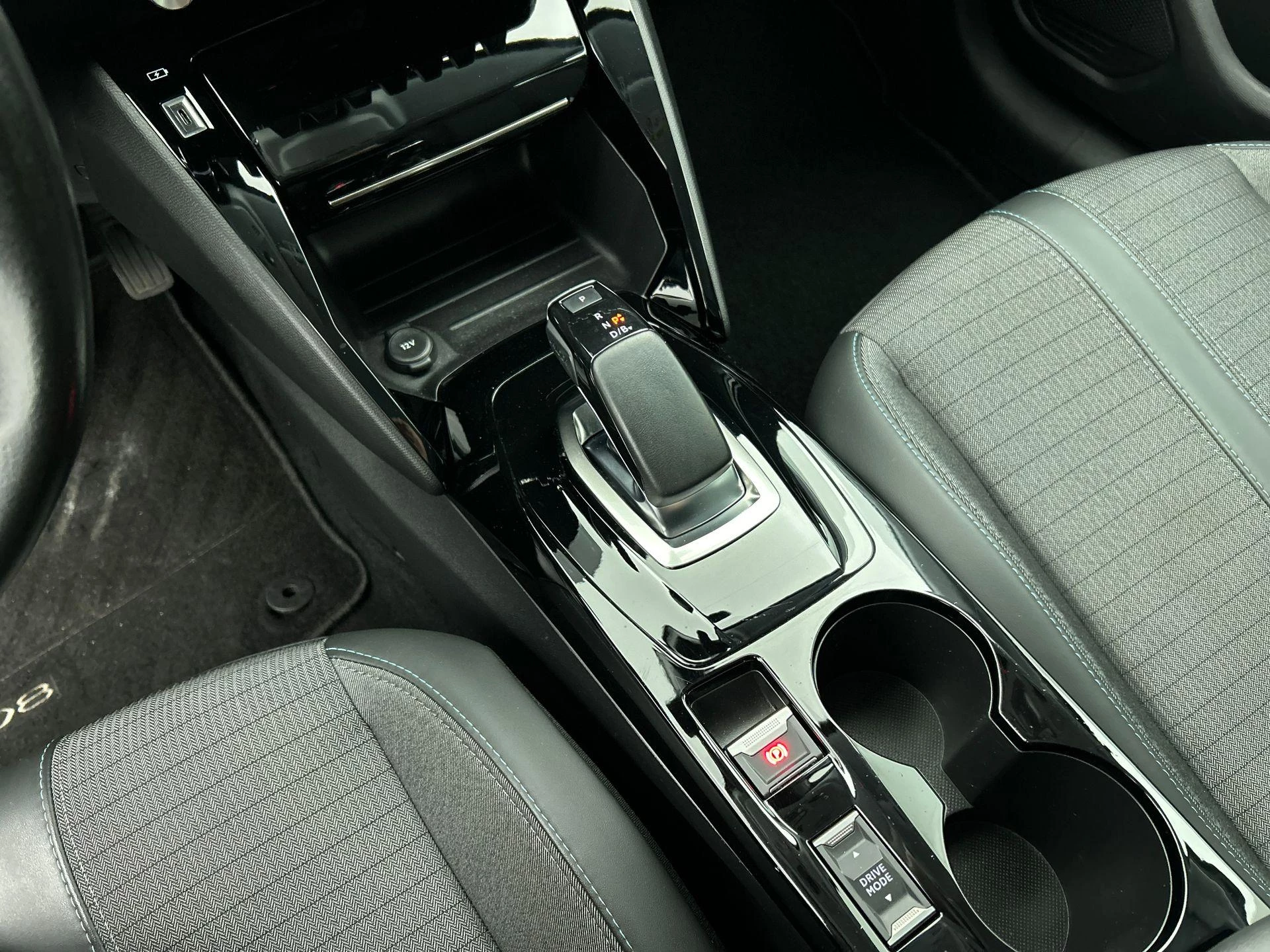 Hoofdafbeelding Peugeot e-208