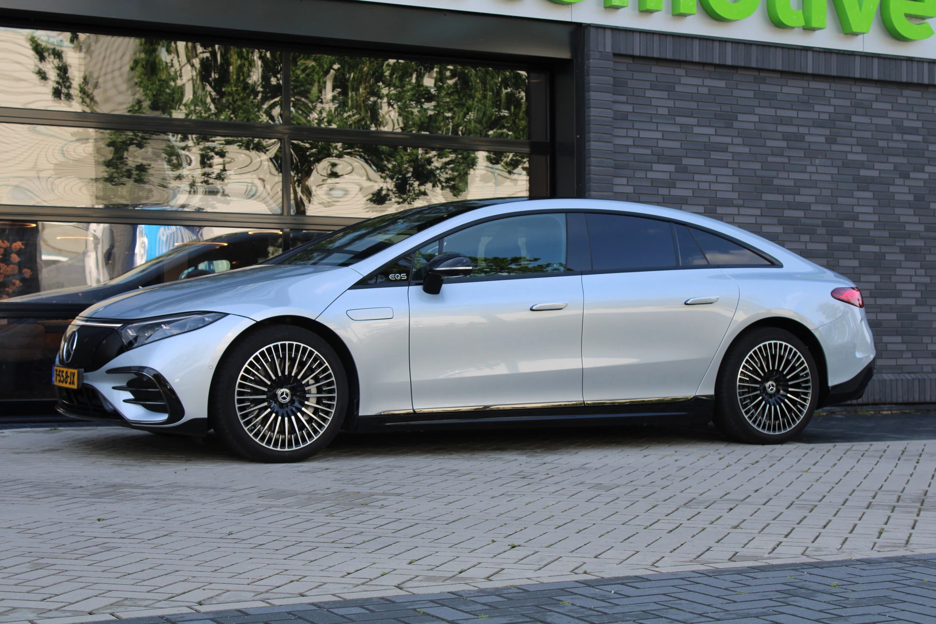 Hoofdafbeelding Mercedes-Benz EQS