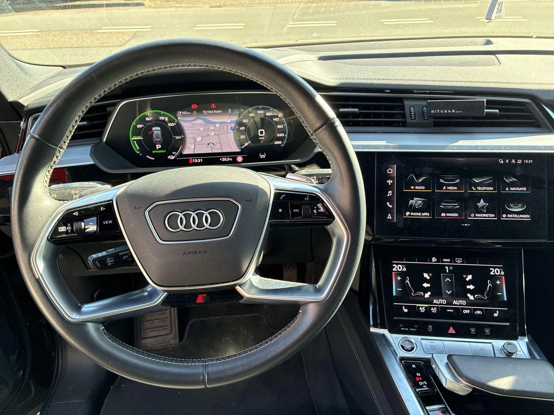 Hoofdafbeelding Audi e-tron