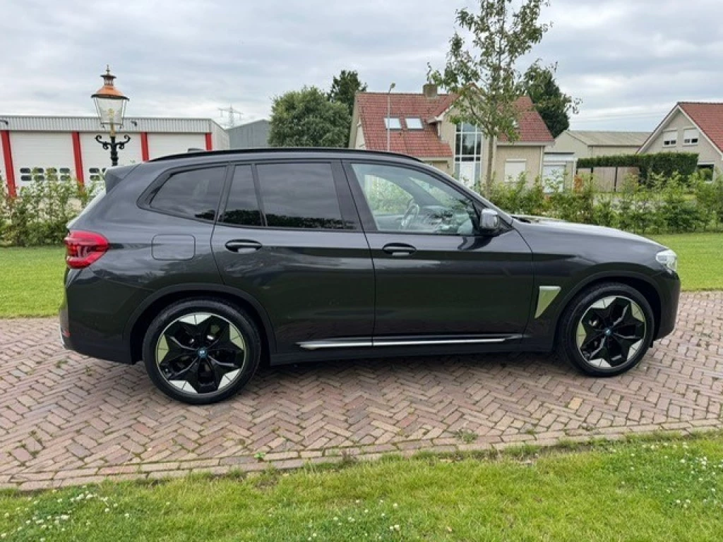 Hoofdafbeelding BMW iX3