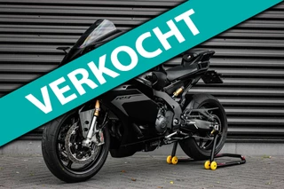 Hoofdafbeelding Yamaha Sport Yamaha Sport R9 ABS 119PK 2025 / 1DKM / DEMO / COMPLETE DOCUMENTATIE / CUSTOM SC EXHAUST / QUICK SHIFT / DIRECT RIJDEN /FULL BLACK