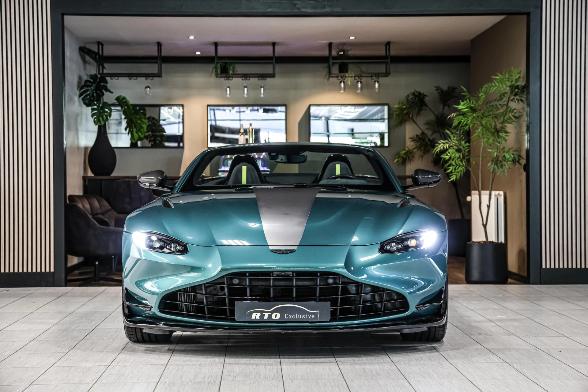 Hoofdafbeelding Aston Martin V8 Vantage