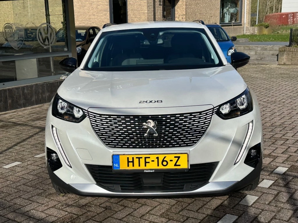 Hoofdafbeelding Peugeot e-2008