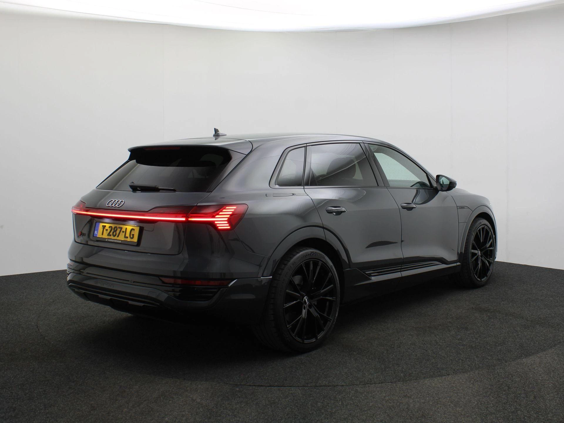 Hoofdafbeelding Audi Q8 e-tron