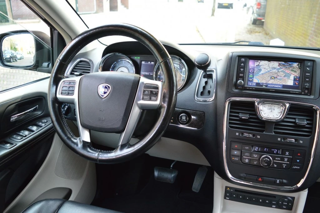 Hoofdafbeelding Lancia Voyager