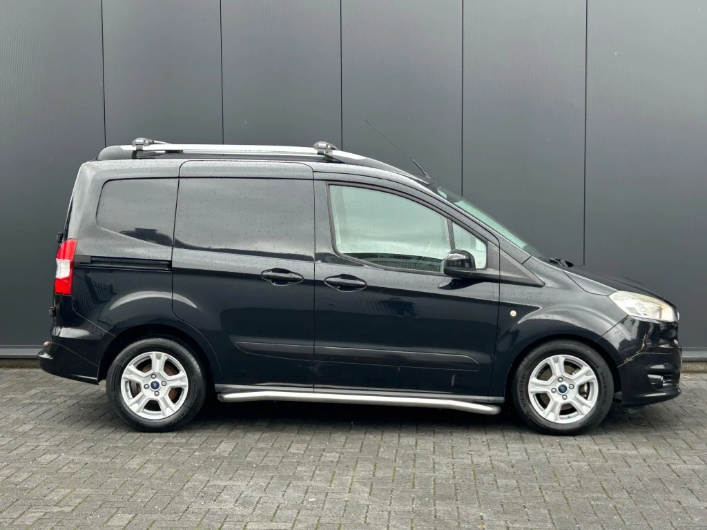 Hoofdafbeelding Ford Transit Courier