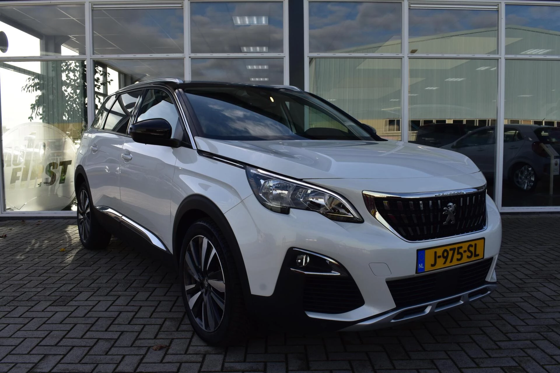 Hoofdafbeelding Peugeot 5008