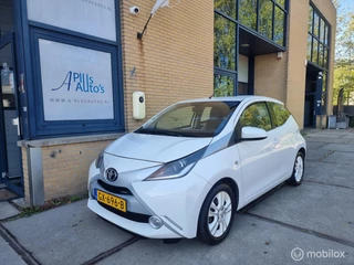 Toyota Aygo uniek wit  NAP 14 mnd APK dealer onderhouden