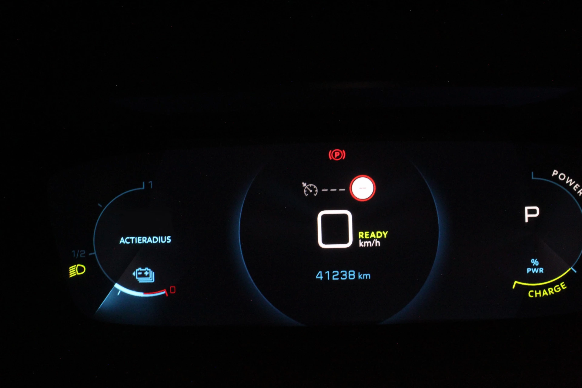 Hoofdafbeelding Peugeot e-2008