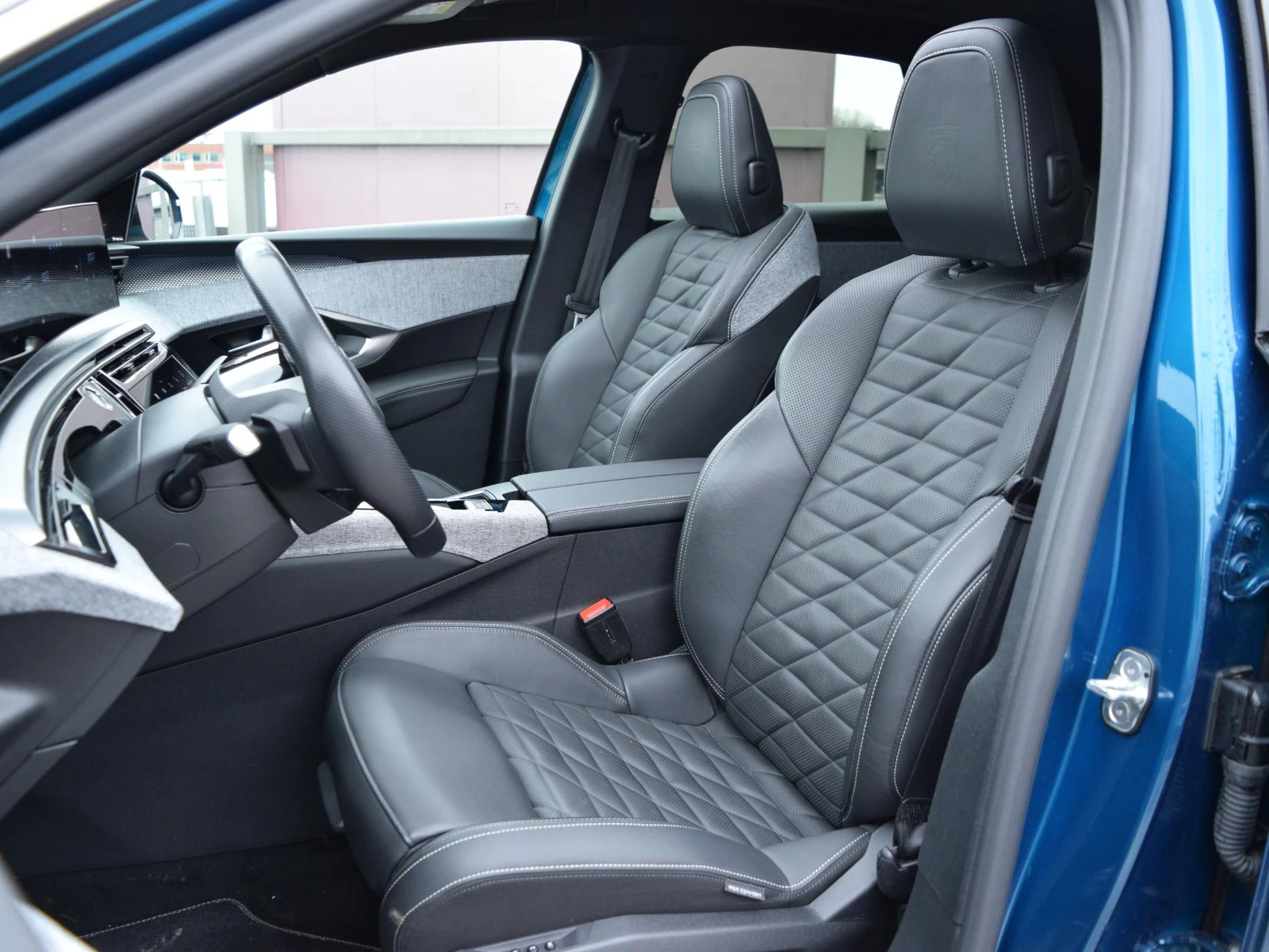 Hoofdafbeelding Peugeot e-3008