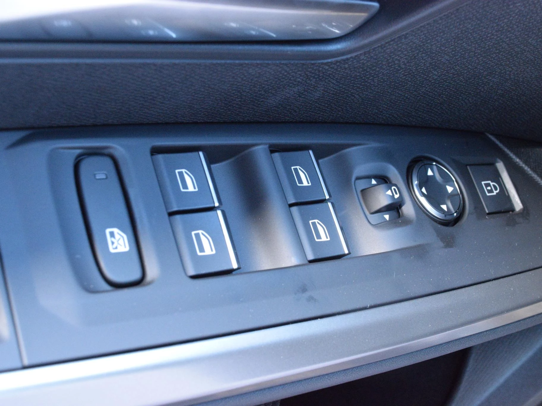 Hoofdafbeelding Peugeot e-5008