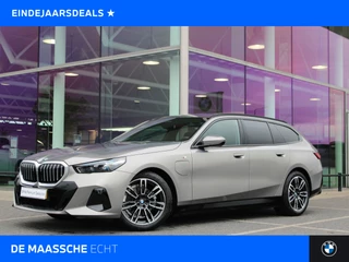 BMW 5 Serie Touring 530e M Sport M Sport Automaat / Panoramadak / Trekhaak / Achteruitrijcamera / Adaptieve LED / Parking Assistant / Stoelverwarming