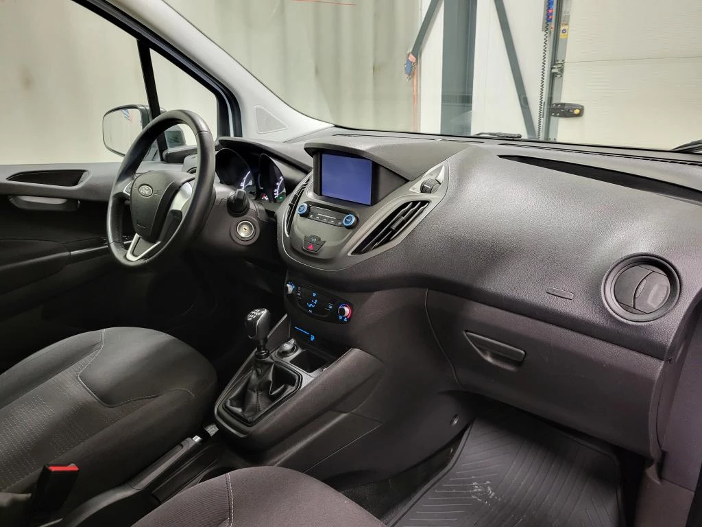 Hoofdafbeelding Ford Transit Courier