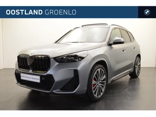 Hoofdafbeelding BMW X1 BMW X1 sDrive20i M Sport Automaat Demo / Panoramadak / Trekhaak / Adaptieve LED / M Adaptief onderstel / Parking Assistant Plus / Comfort Access