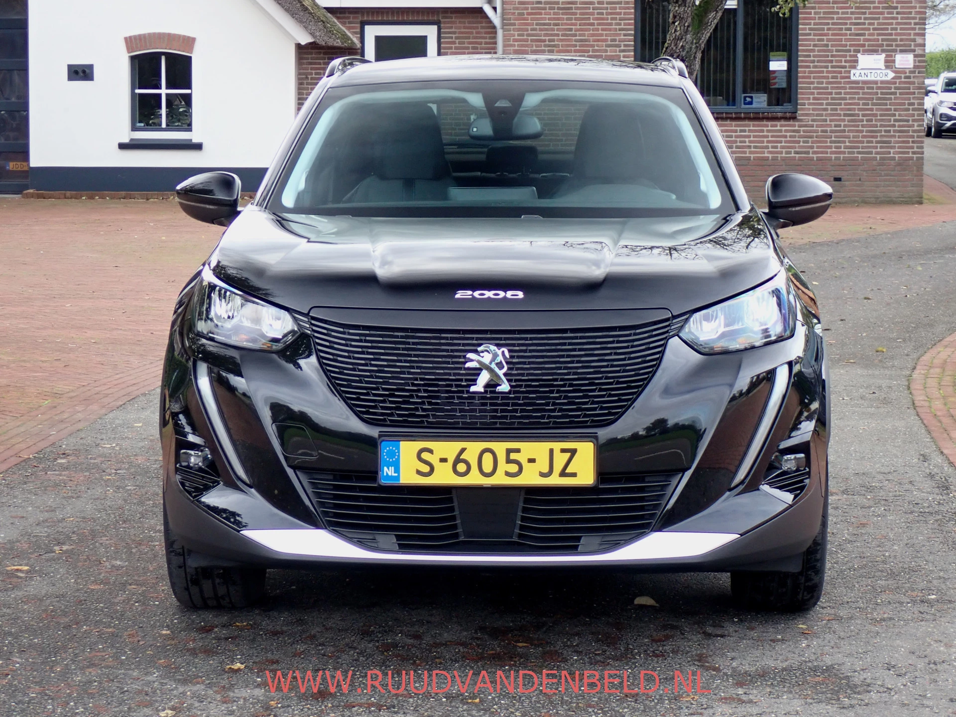 Hoofdafbeelding Peugeot e-2008