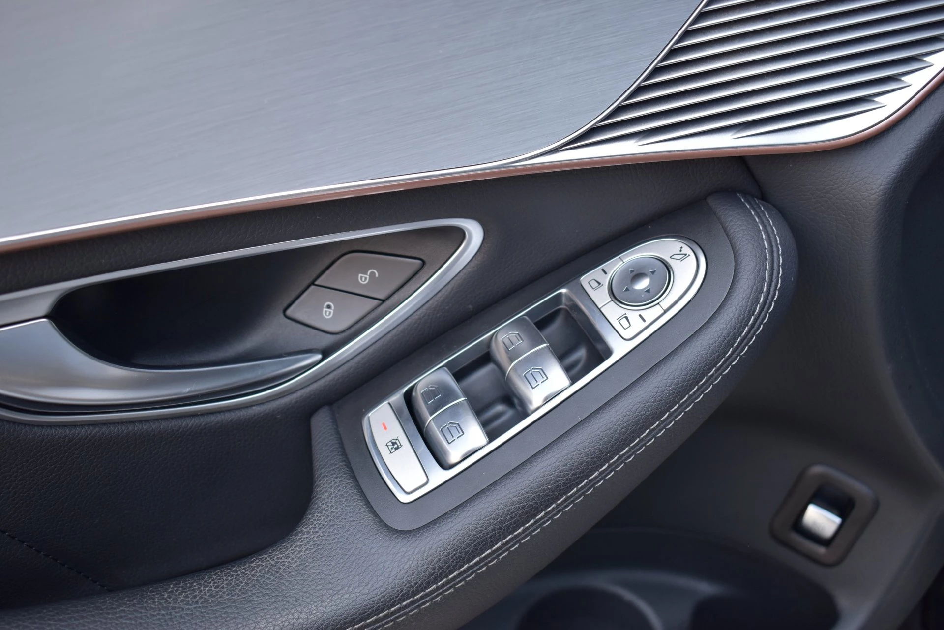 Hoofdafbeelding Mercedes-Benz EQC