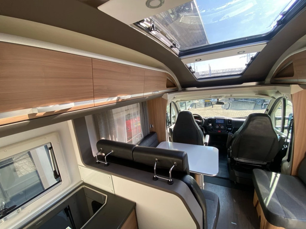 Hoofdafbeelding Adria Coral 670 Sl 2.2 140pk Enkele Bedden 202