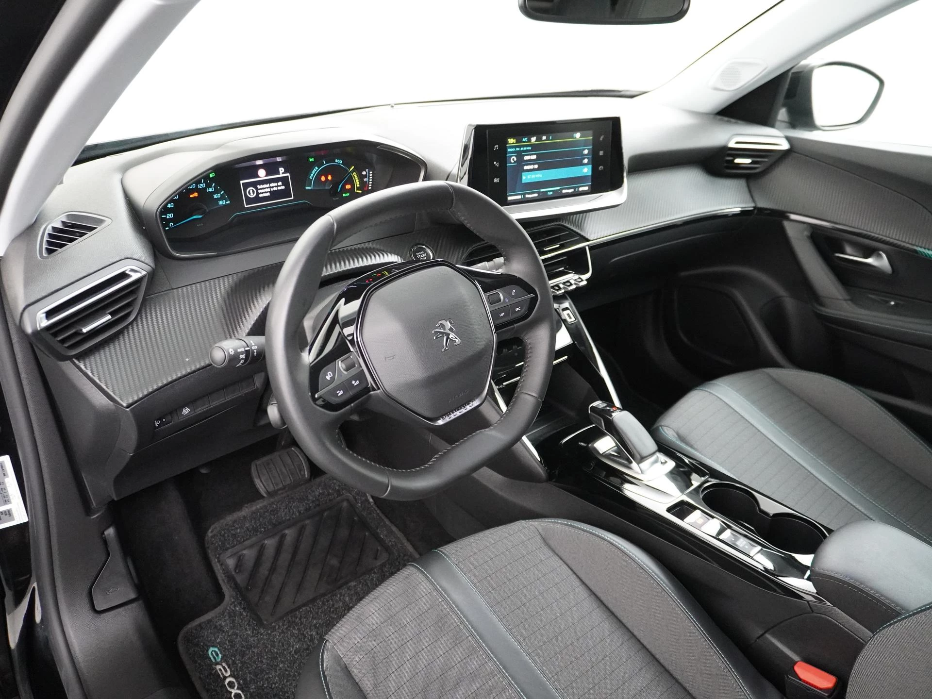 Hoofdafbeelding Peugeot e-2008