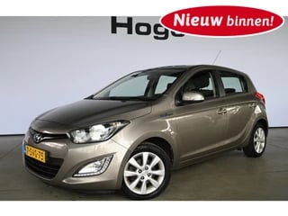 Hyundai i20 1.2i i-Deal Airco Cruise control Navigatie Licht metaal Inruil mogelijk