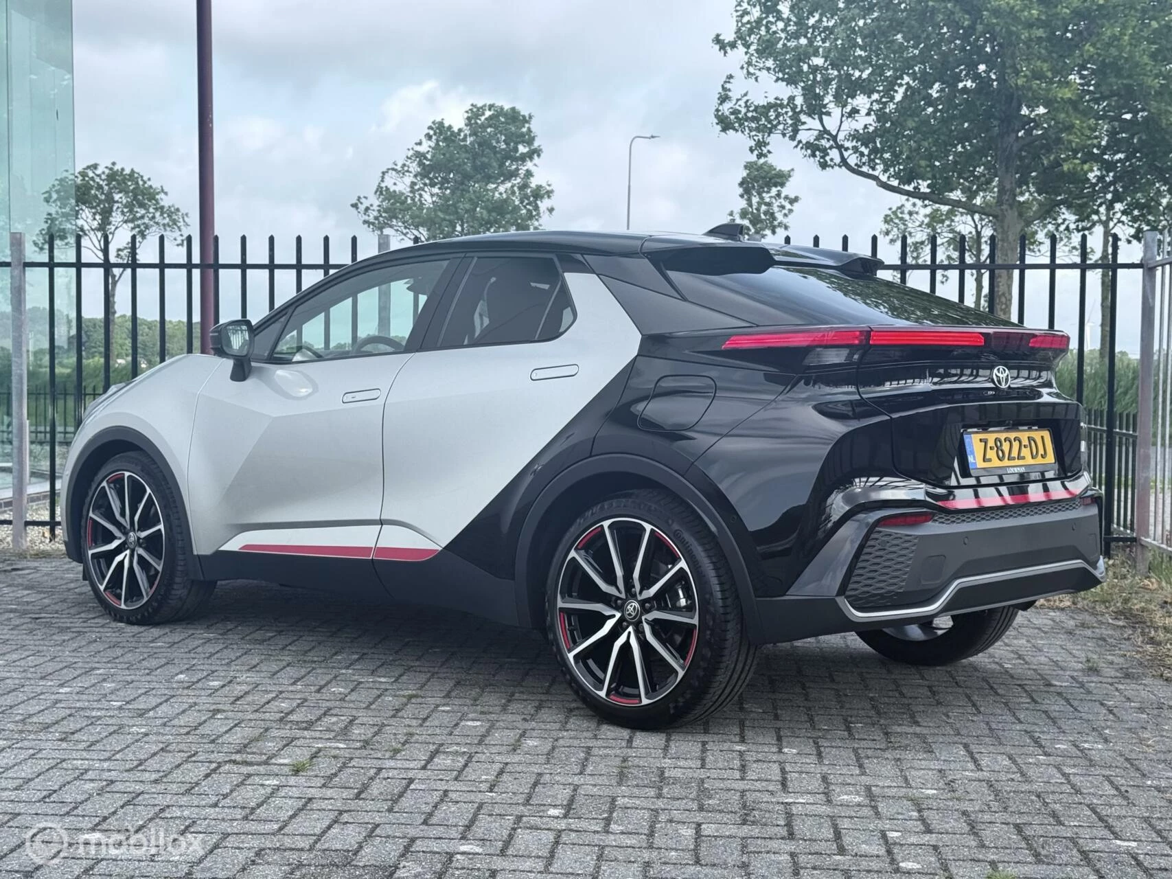 Hoofdafbeelding Toyota C-HR