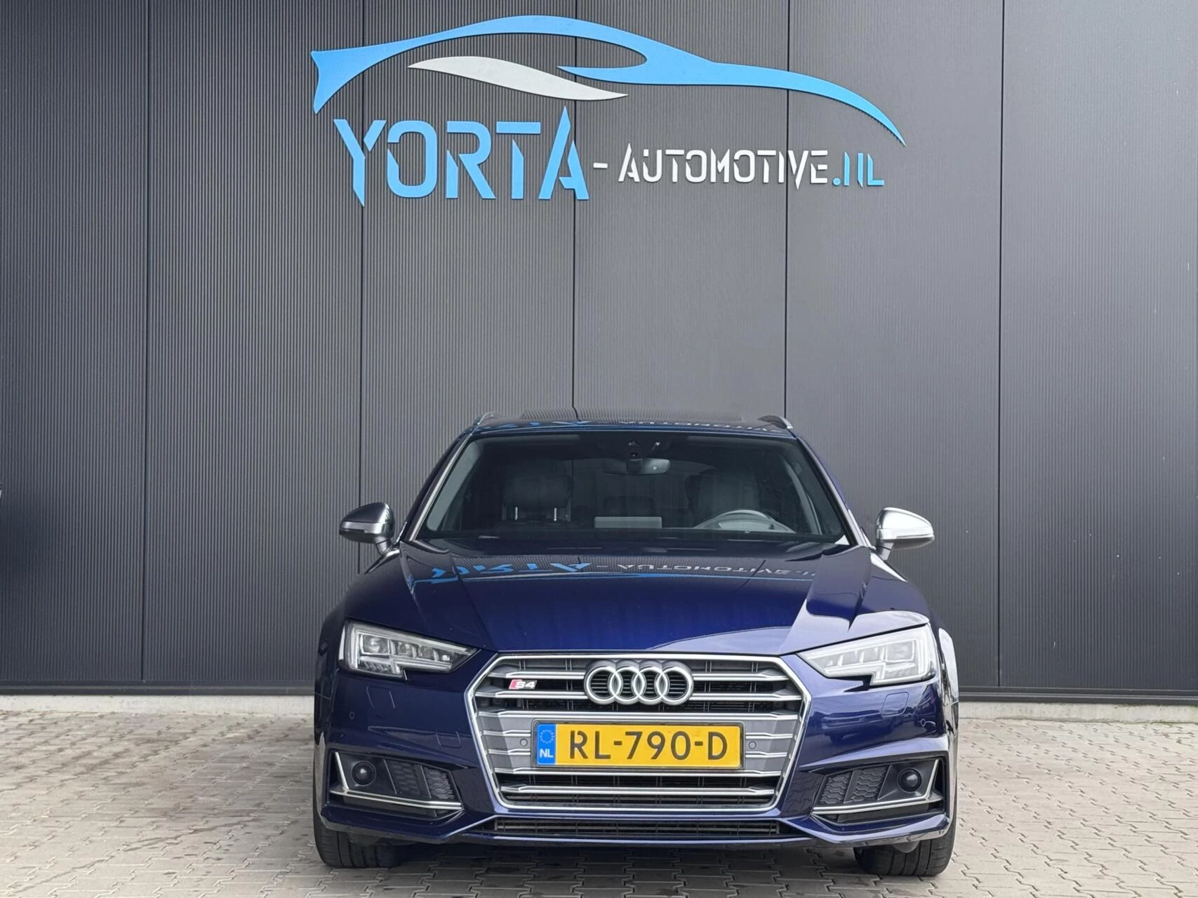 Hoofdafbeelding Audi S4