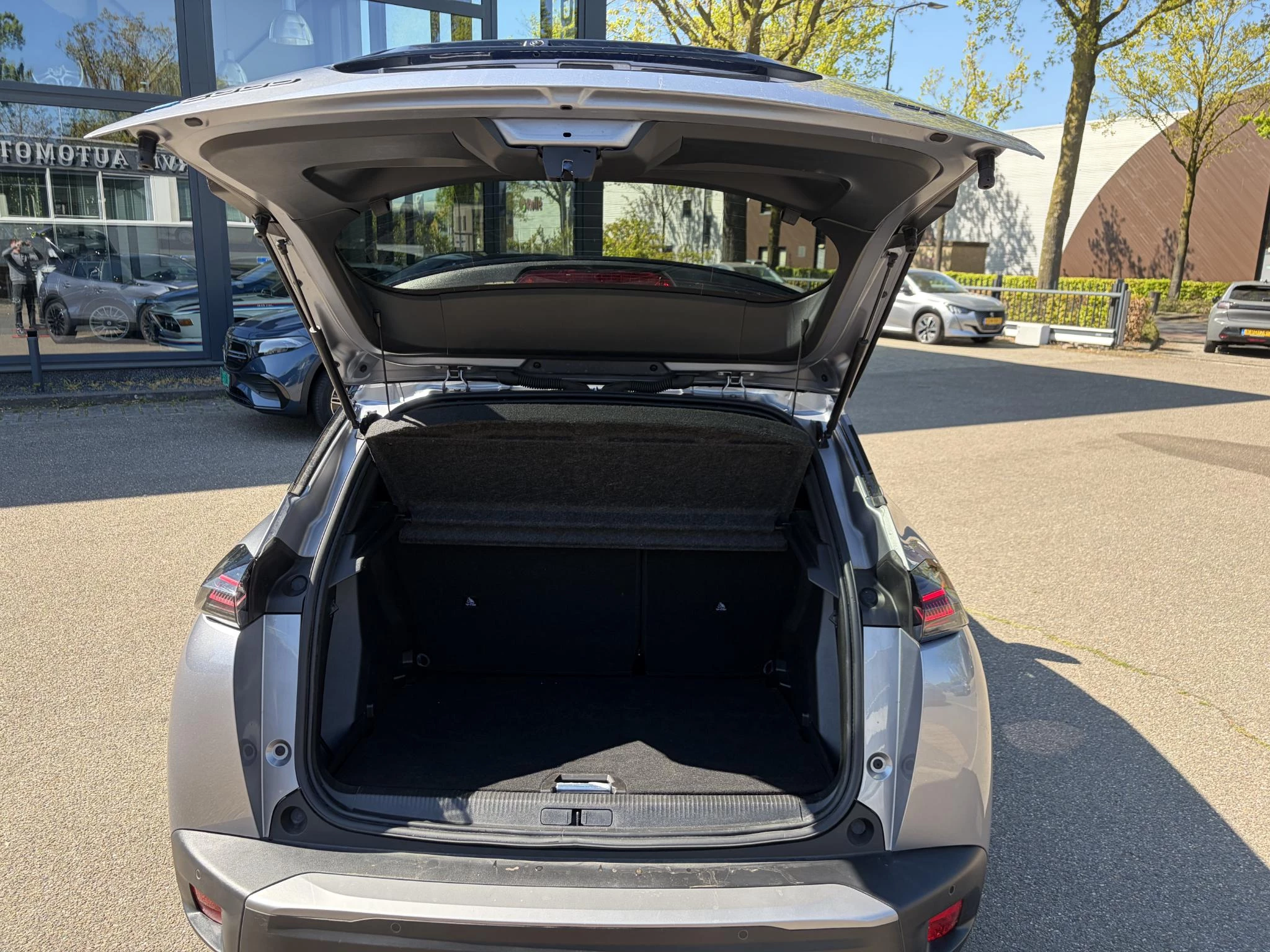 Hoofdafbeelding Peugeot e-2008