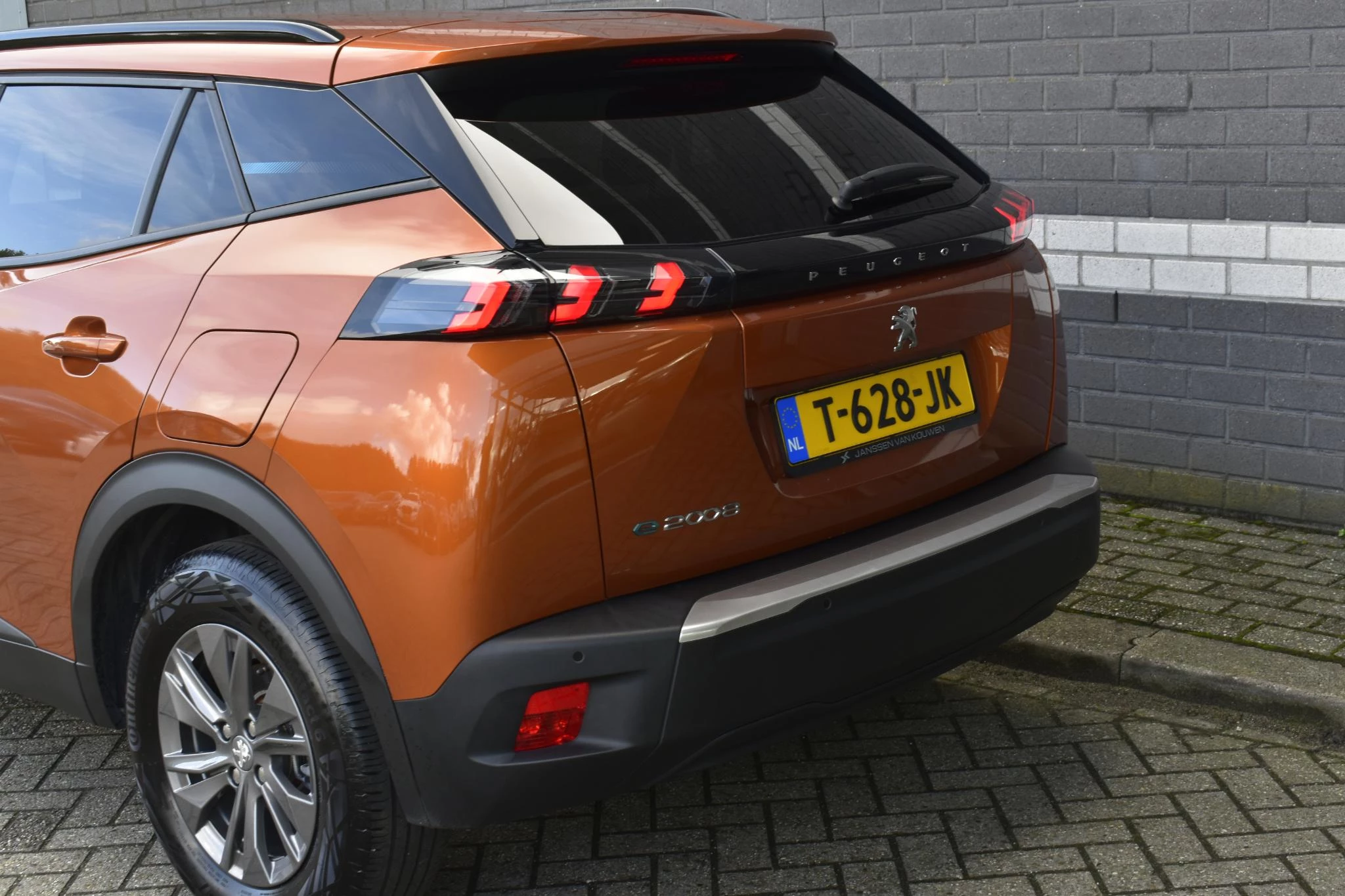 Hoofdafbeelding Peugeot e-2008