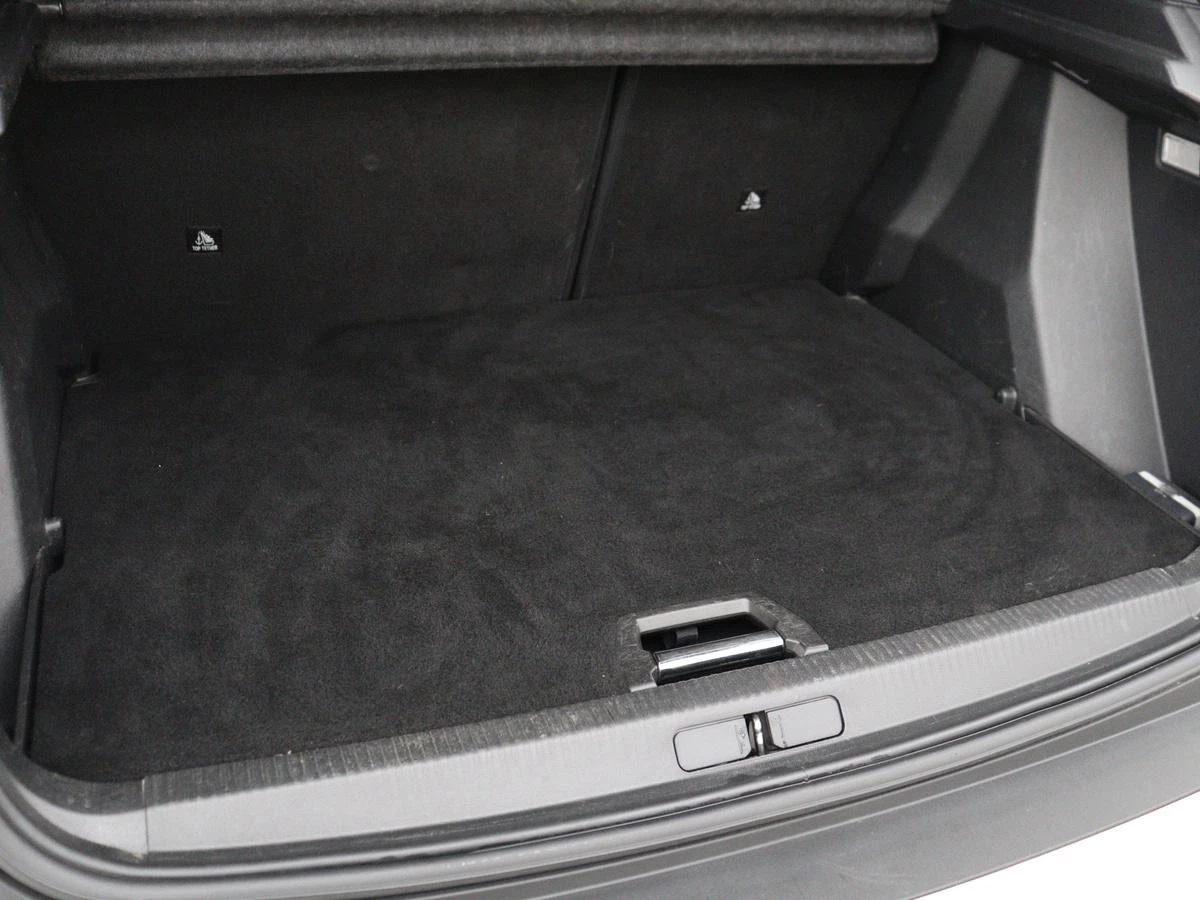 Hoofdafbeelding Peugeot e-2008