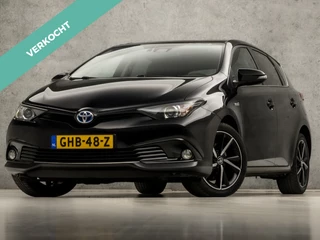 Toyota Auris 1.8 Hybrid Sport Automaat (NAVIGATIE, CLIMATE, CAMERA, STOELVERWARMING, GETINT GLAS, SPORTSTOELEN, CRUISE, KEYLESS, TREKHAAK, NIEUWSTAAT)