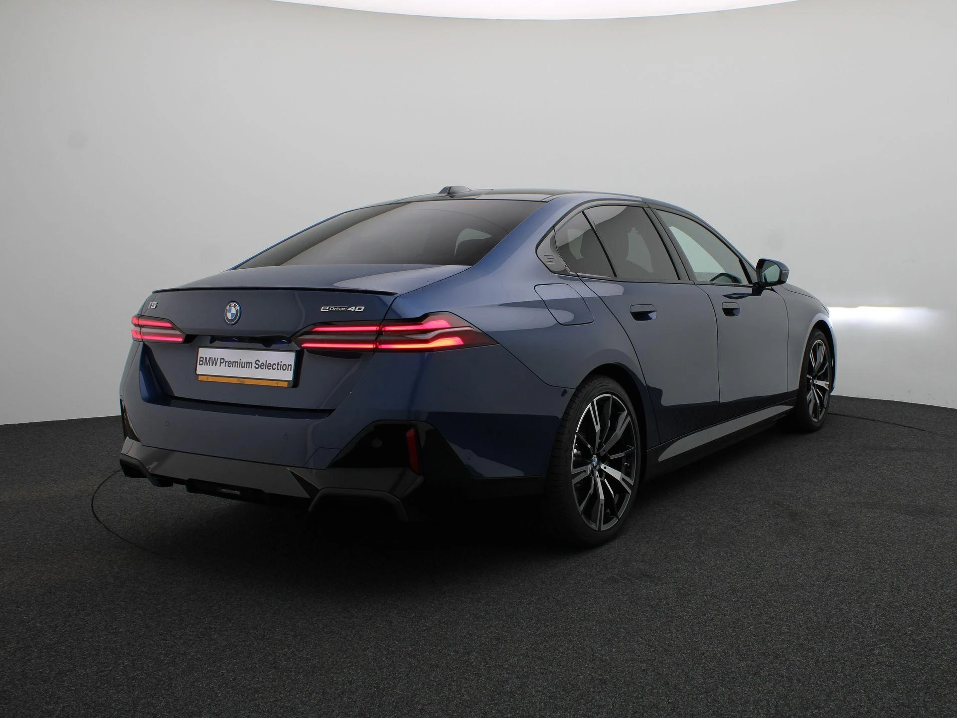 Hoofdafbeelding BMW i5