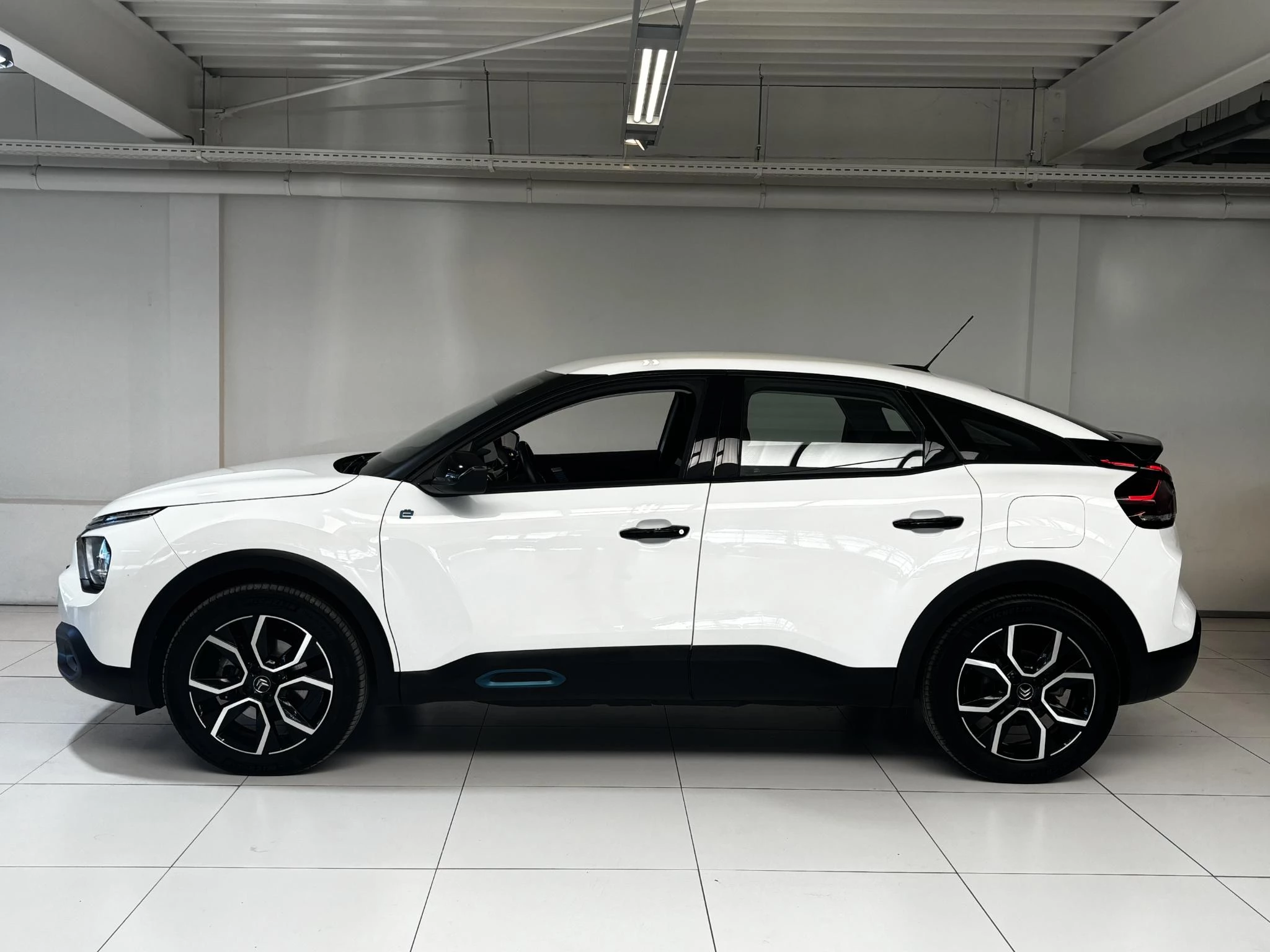 Hoofdafbeelding Citroën ë-C4