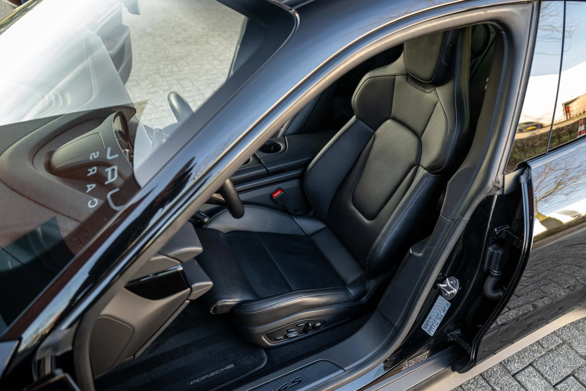 Hoofdafbeelding Porsche Taycan