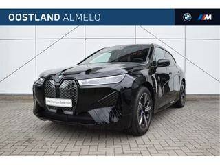 BMW iX xDrive50 High Executive M Sport / Panoramadak Sky Lounge / Trekhaak / Laserlight / Soft-Close / Comfort Access / Active Steering / Multifunctionele Stoelen