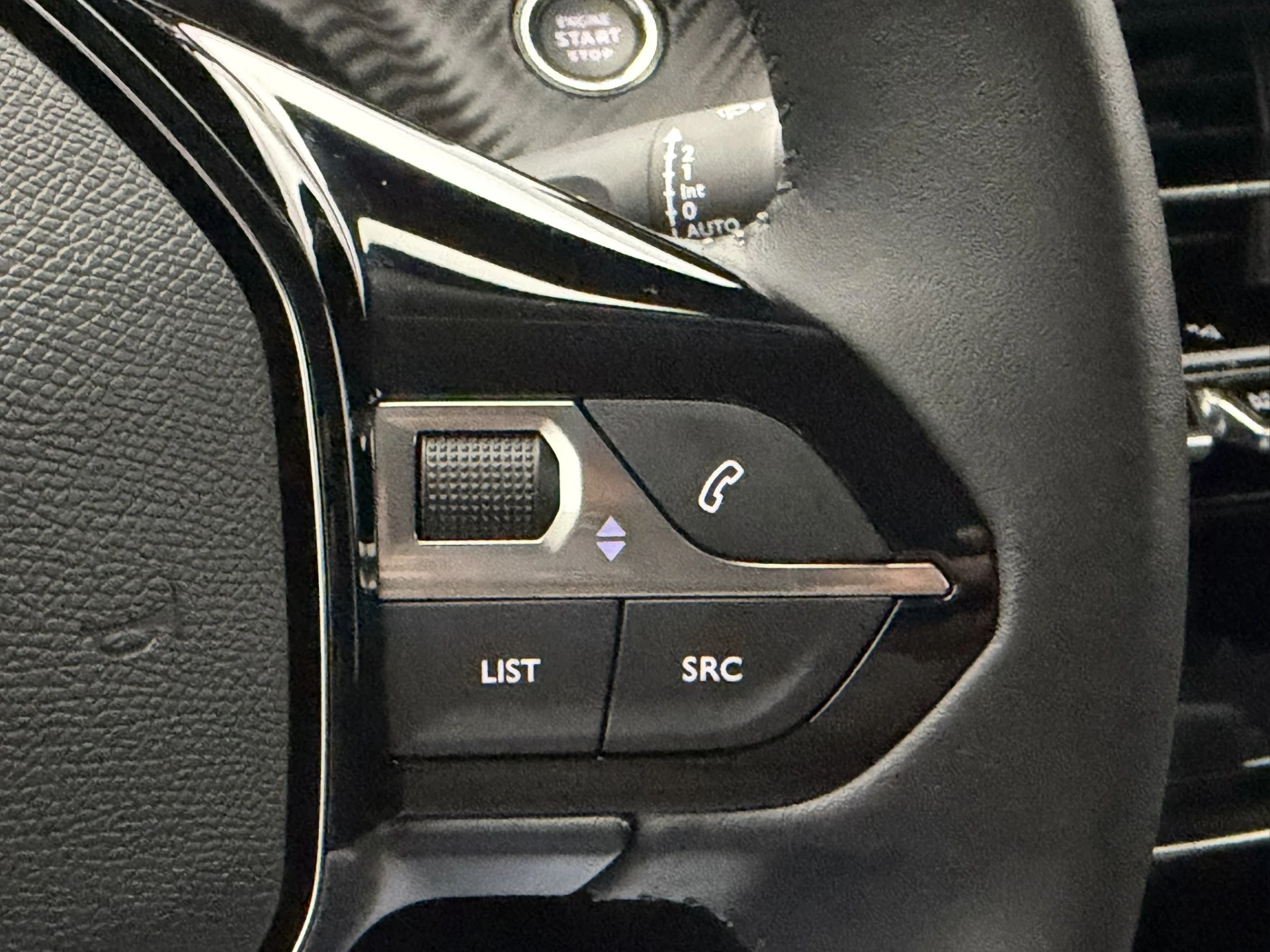 Hoofdafbeelding Peugeot e-2008