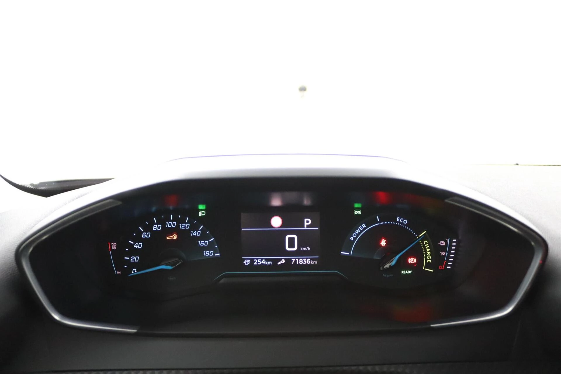 Hoofdafbeelding Peugeot e-2008