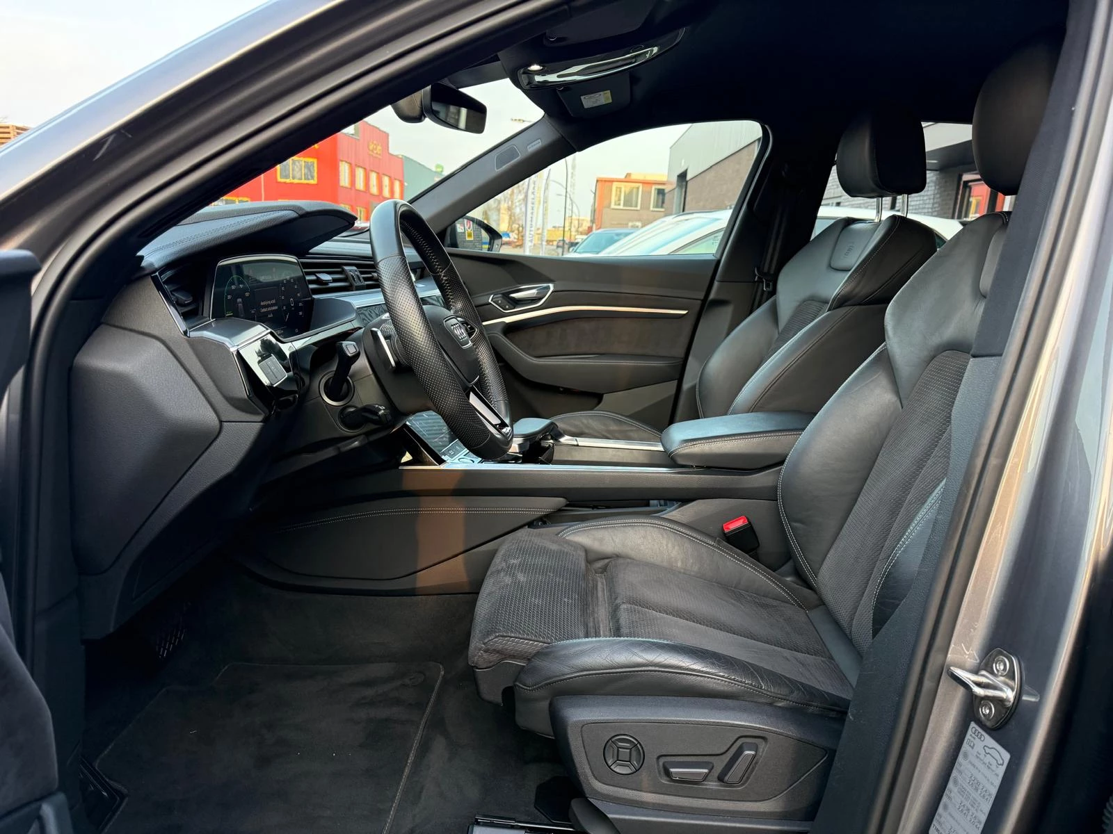 Hoofdafbeelding Audi e-tron