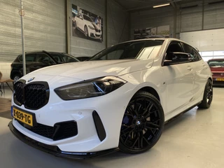Hoofdafbeelding BMW 1 Serie BMW 1 Serie M135i xDrive Business Edition Plus Cruise, Pano, Harman/kardon