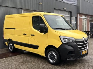 Renault Master T28 2.3 dCi 135 L1H1 Airco Cruise controle Trekhaak 2500kg trekgewicht Achteruitrijcamera Schuifdeur 3-Persoons Euro 6 Navigatiesysteem Telefoonverbinding 1e eigenaar